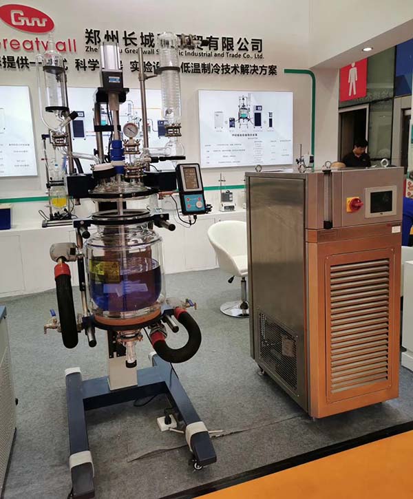 雙層玻璃反應釜比單層的保溫性好？