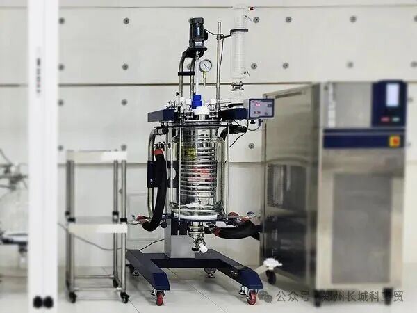 玻璃反應(yīng)釜內(nèi)冷盤管加持——直面快速放熱不慌，鎖定溫度穩(wěn)定護(hù)航